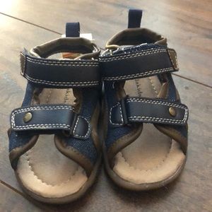 Boy sandals size 4